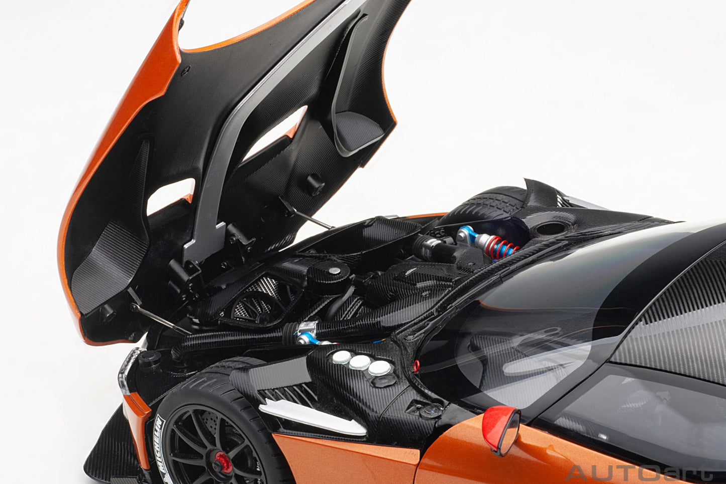 Macheta auto Aston Martin Vulcan (2015) 1:18 AutoArt