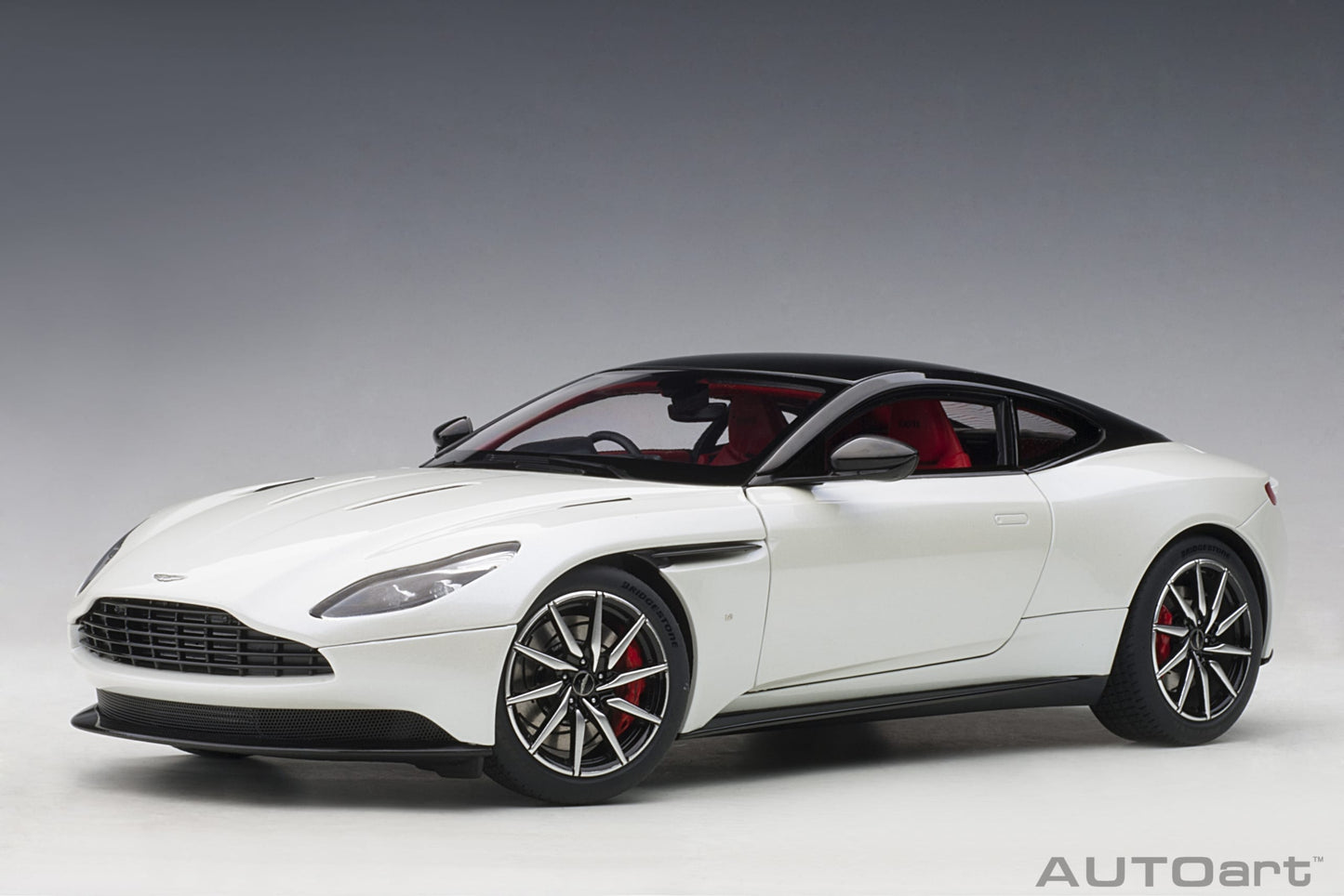 Macheta auto Aston Martin DB11 (2017) 1:18 AutoArt