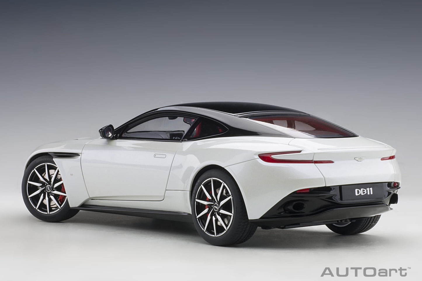 Macheta auto Aston Martin DB11 (2017) 1:18 AutoArt