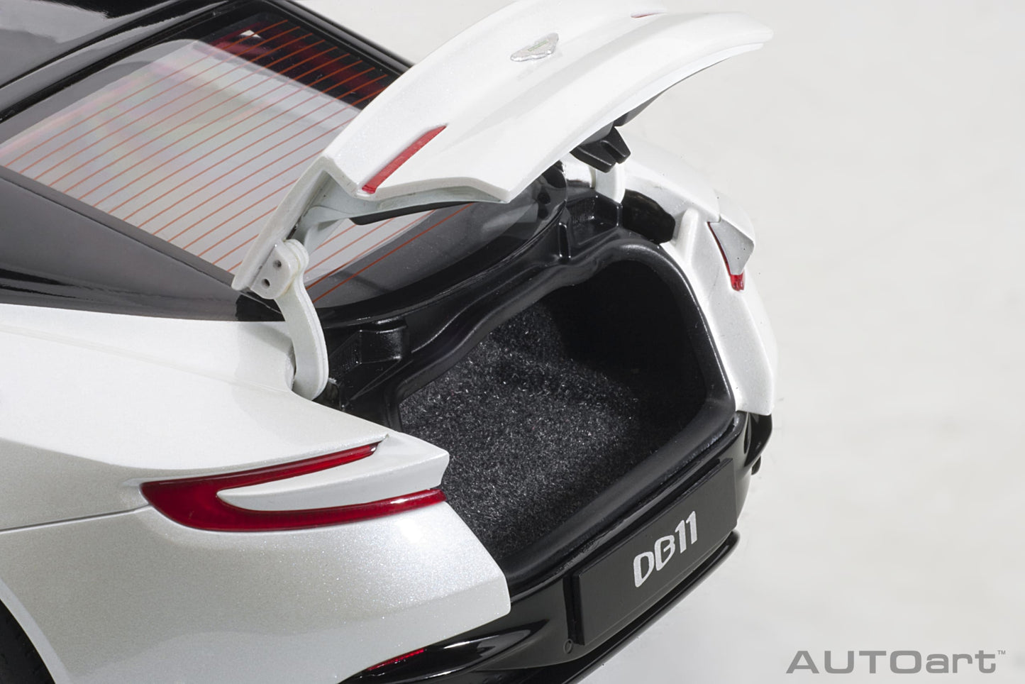 Macheta auto Aston Martin DB11 (2017) 1:18 AutoArt