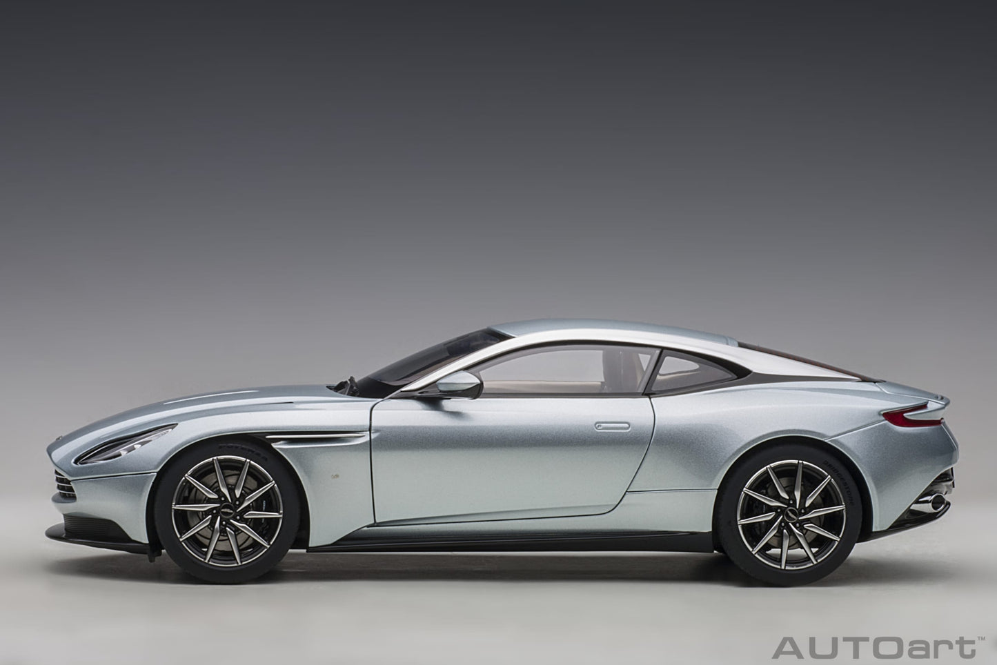 Macheta auto Aston Martin DB11 (2017) 1:18 AutoArt