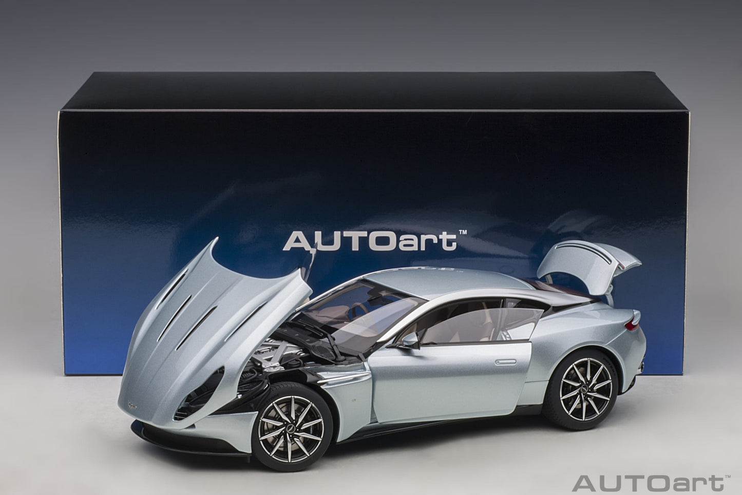 Macheta auto Aston Martin DB11 (2017) 1:18 AutoArt