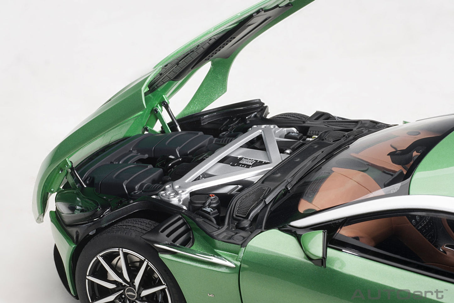 Macheta auto Aston Martin DB11 (2017) 1:18 AutoArt