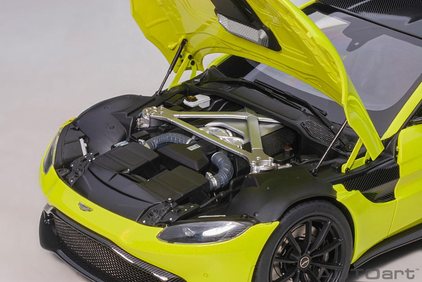 Macheta auto Aston Martin Vantage (2019) 1:18 AutoArt