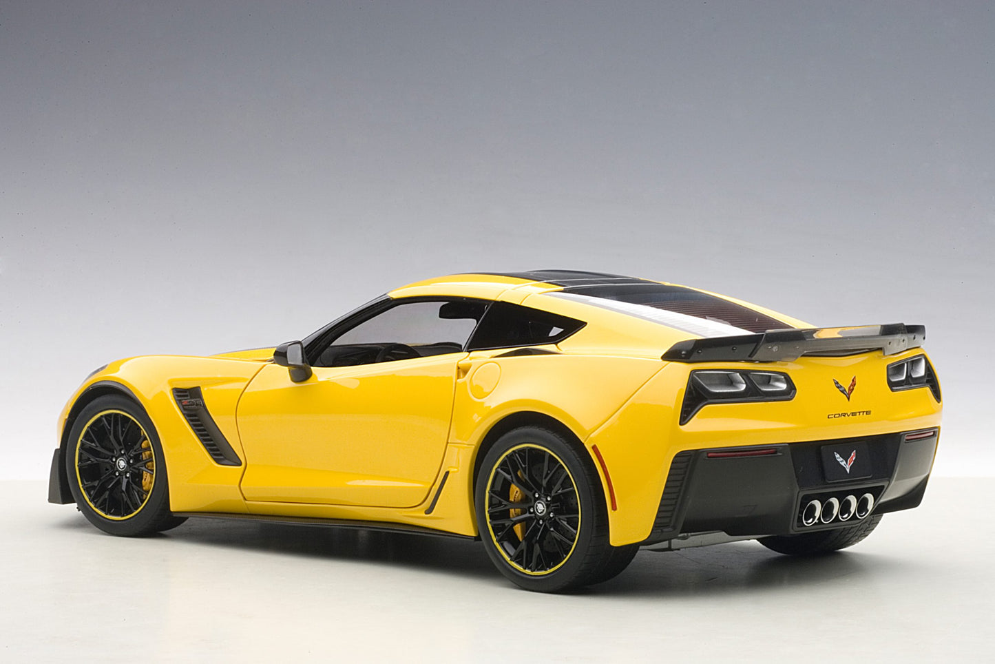 Macheta auto Chevrolet Corvette C7 Z06 C7R Edition (2014) 1:18 AutoArt