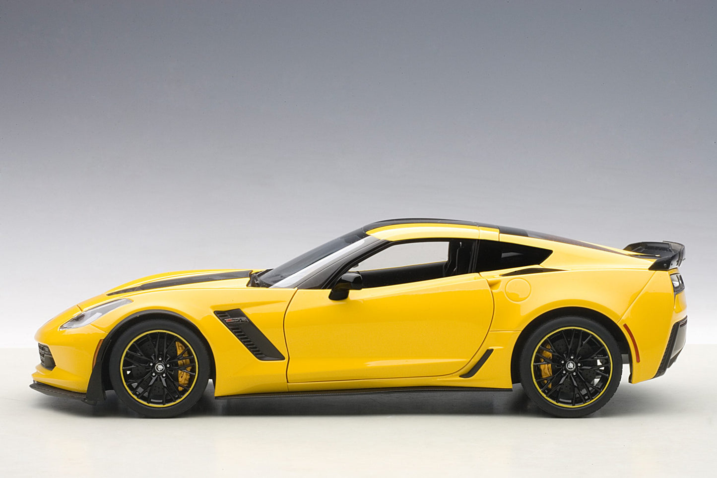 Macheta auto Chevrolet Corvette C7 Z06 C7R Edition (2014) 1:18 AutoArt