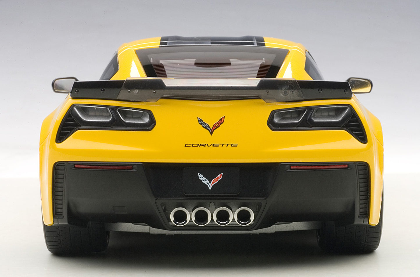 Macheta auto Chevrolet Corvette C7 Z06 C7R Edition (2014) 1:18 AutoArt