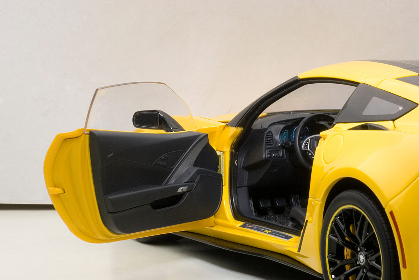 Macheta auto Chevrolet Corvette C7 Z06 C7R Edition (2014) 1:18 AutoArt