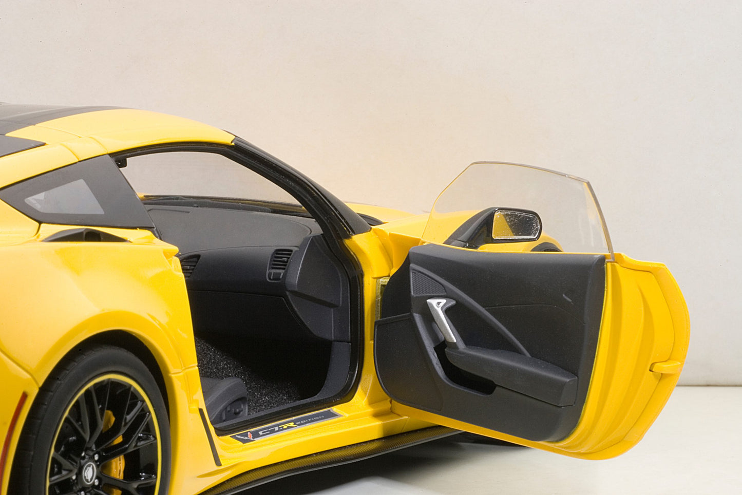 Macheta auto Chevrolet Corvette C7 Z06 C7R Edition (2014) 1:18 AutoArt