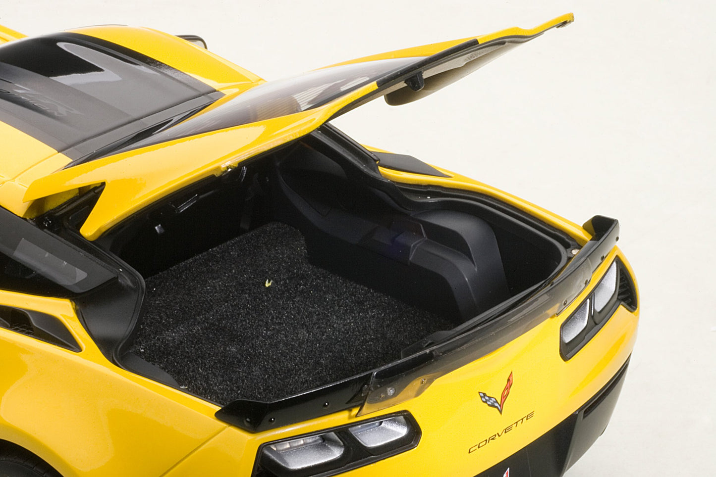 Macheta auto Chevrolet Corvette C7 Z06 C7R Edition (2014) 1:18 AutoArt