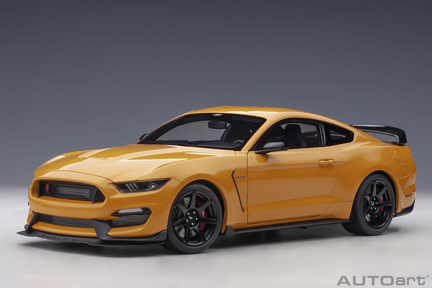 Macheta auto Ford Mustang Shelby GT-350R (2017) 1:18 AutoArt