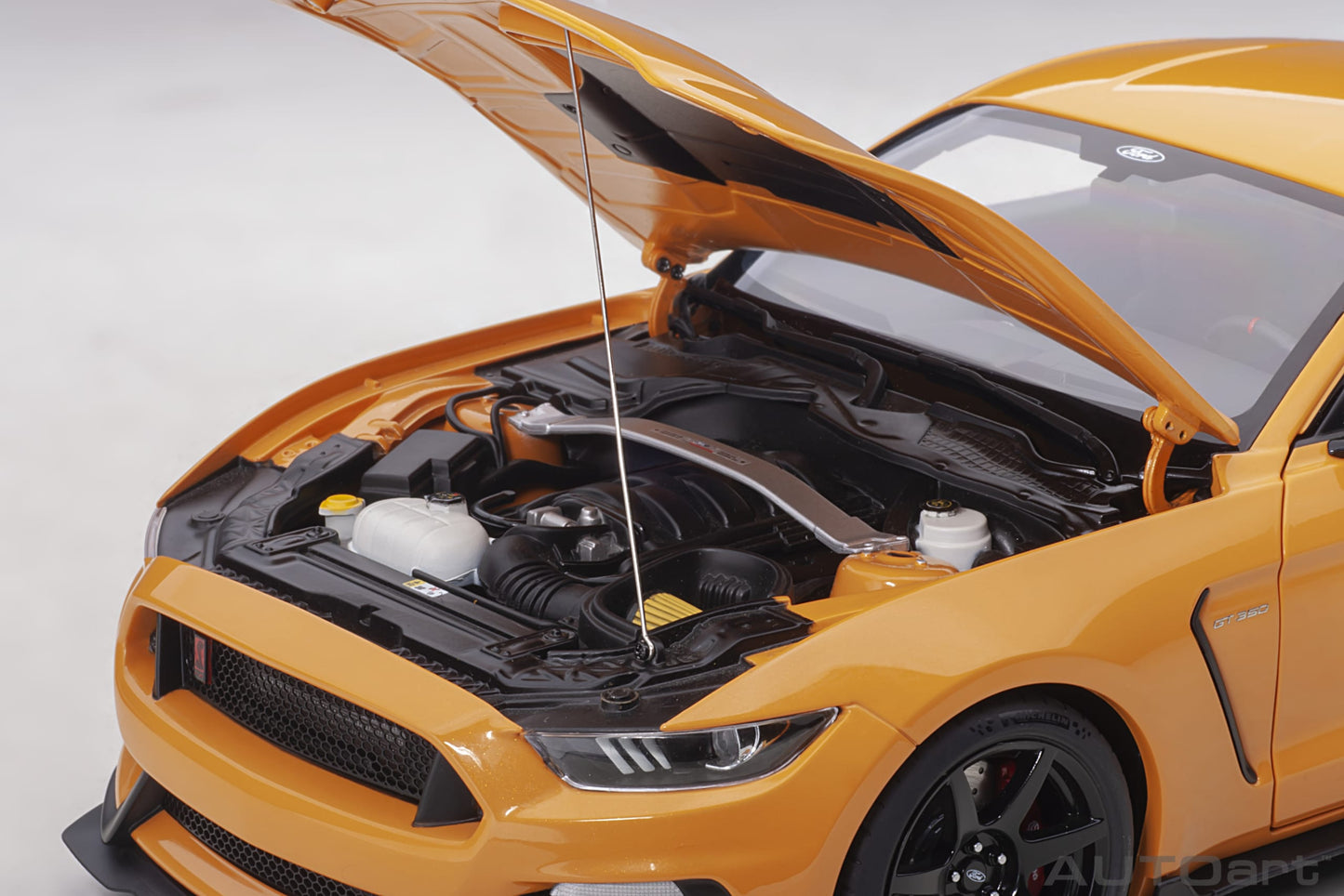 Macheta auto Ford Mustang Shelby GT-350R (2017) 1:18 AutoArt