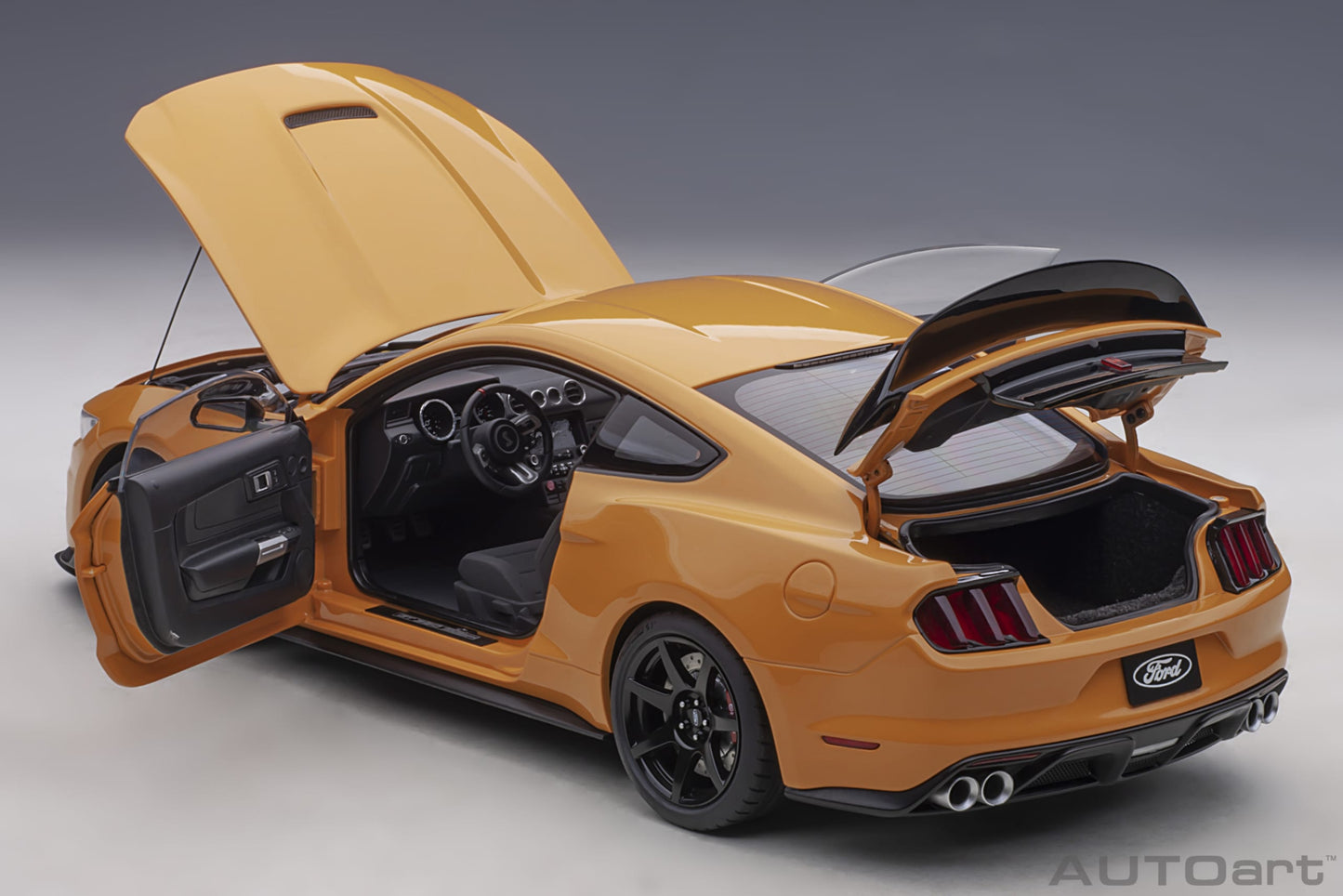 Macheta auto Ford Mustang Shelby GT-350R (2017) 1:18 AutoArt