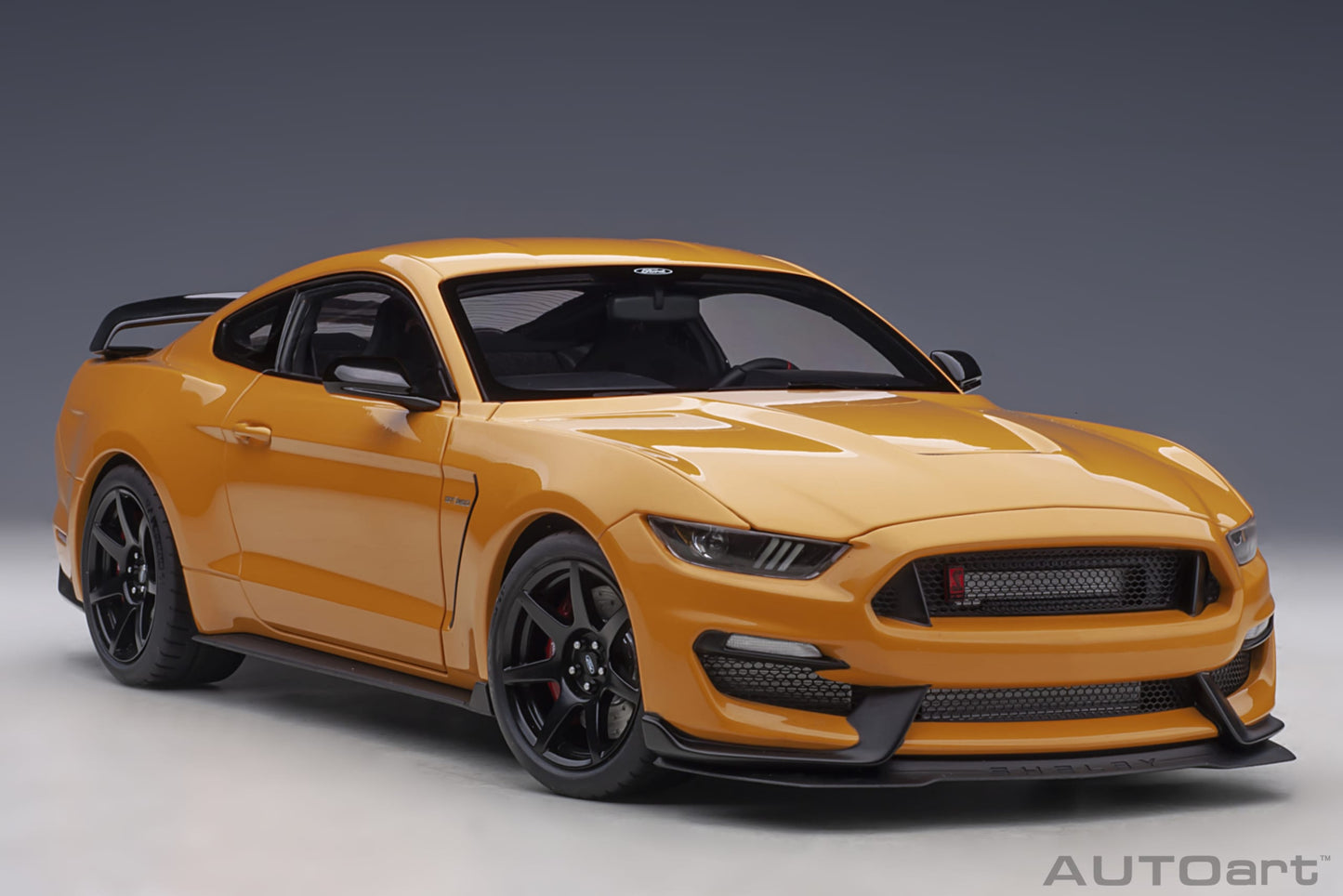 Macheta auto Ford Mustang Shelby GT-350R (2017) 1:18 AutoArt