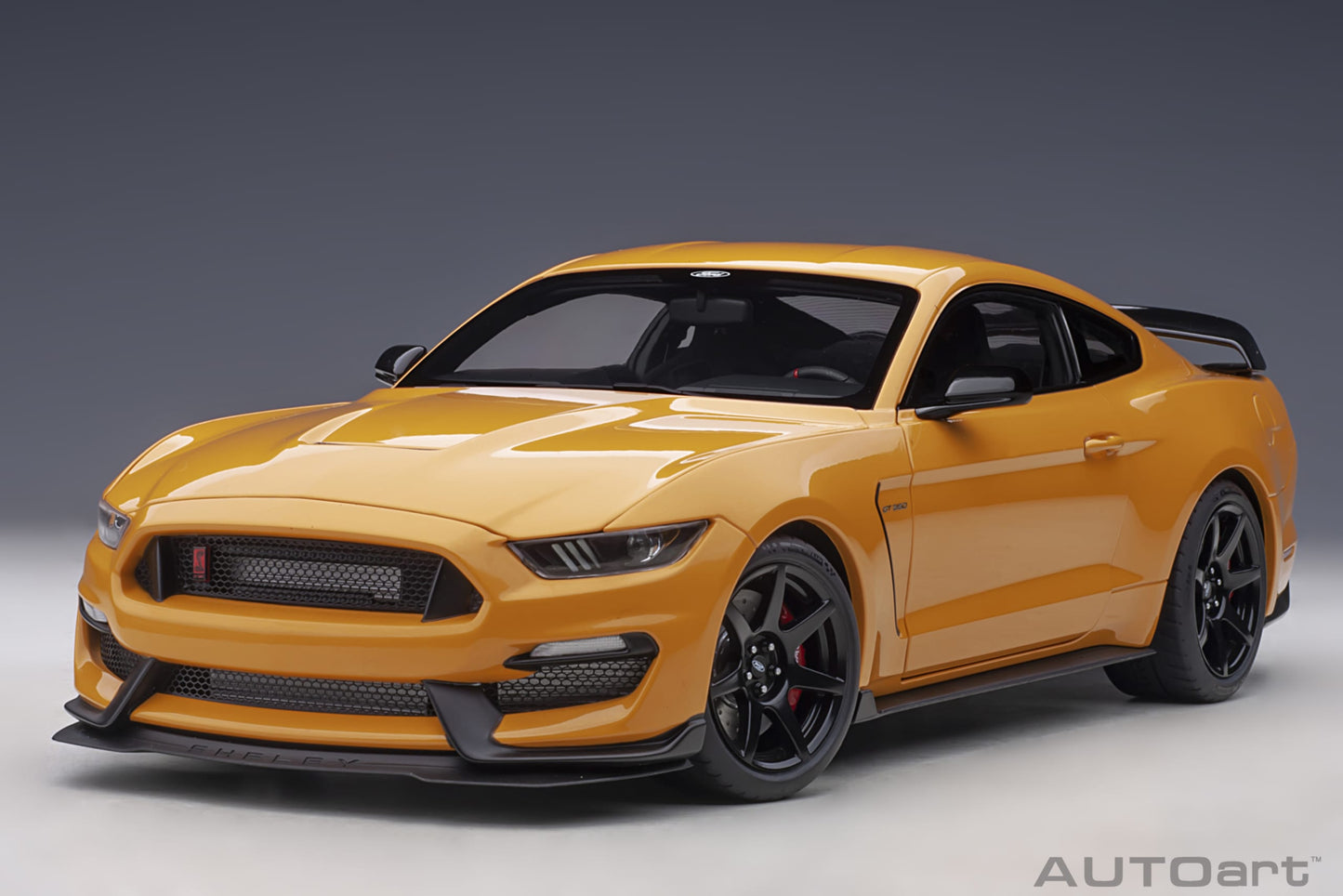 Macheta auto Ford Mustang Shelby GT-350R (2017) 1:18 AutoArt