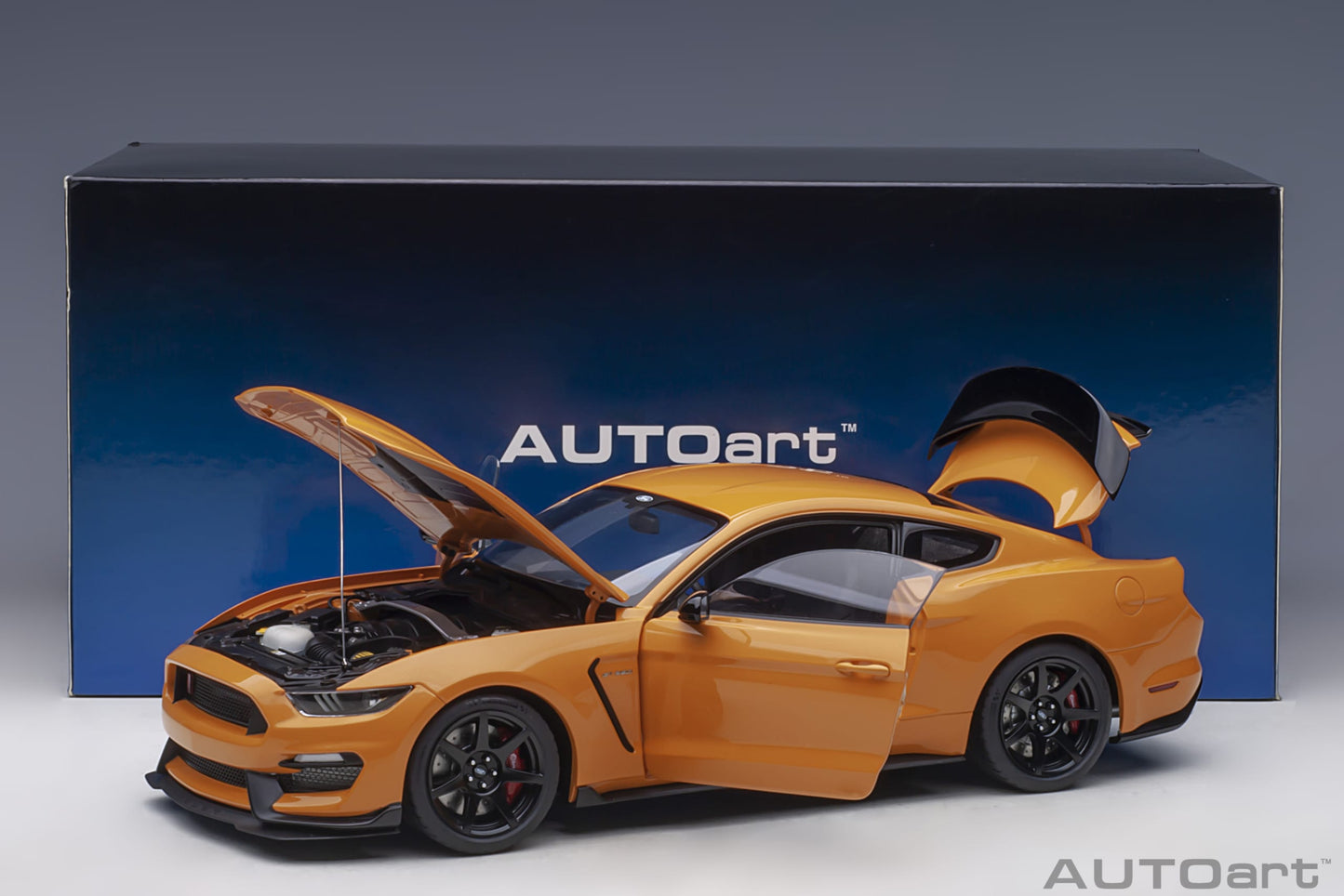 Macheta auto Ford Mustang Shelby GT-350R (2017) 1:18 AutoArt