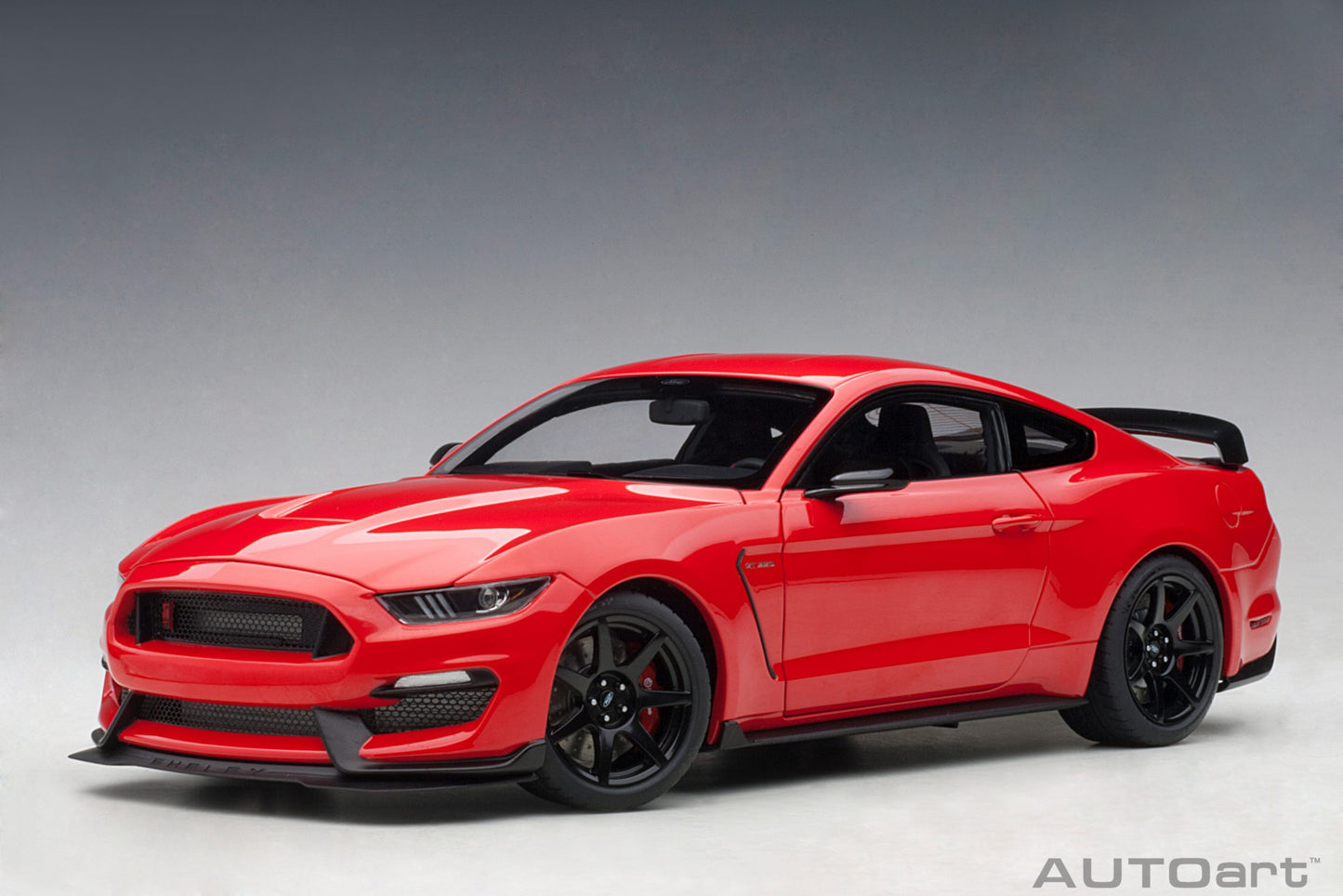 Macheta auto Ford Mustang Shelby GT-350R (2017) 1:18 AutoArt