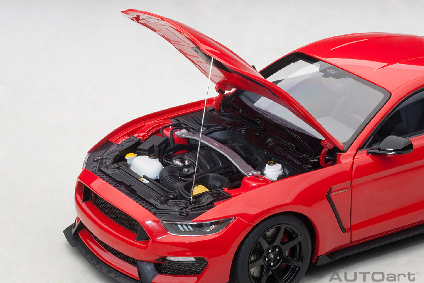 Macheta auto Ford Mustang Shelby GT-350R (2017) 1:18 AutoArt