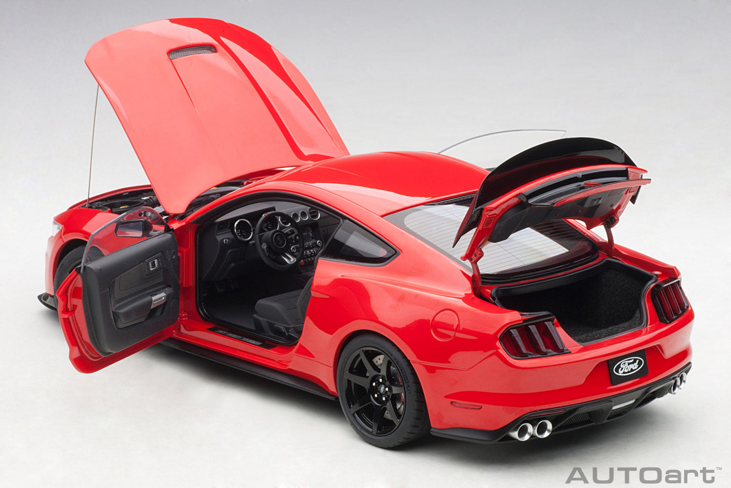 Macheta auto Ford Mustang Shelby GT-350R (2017) 1:18 AutoArt