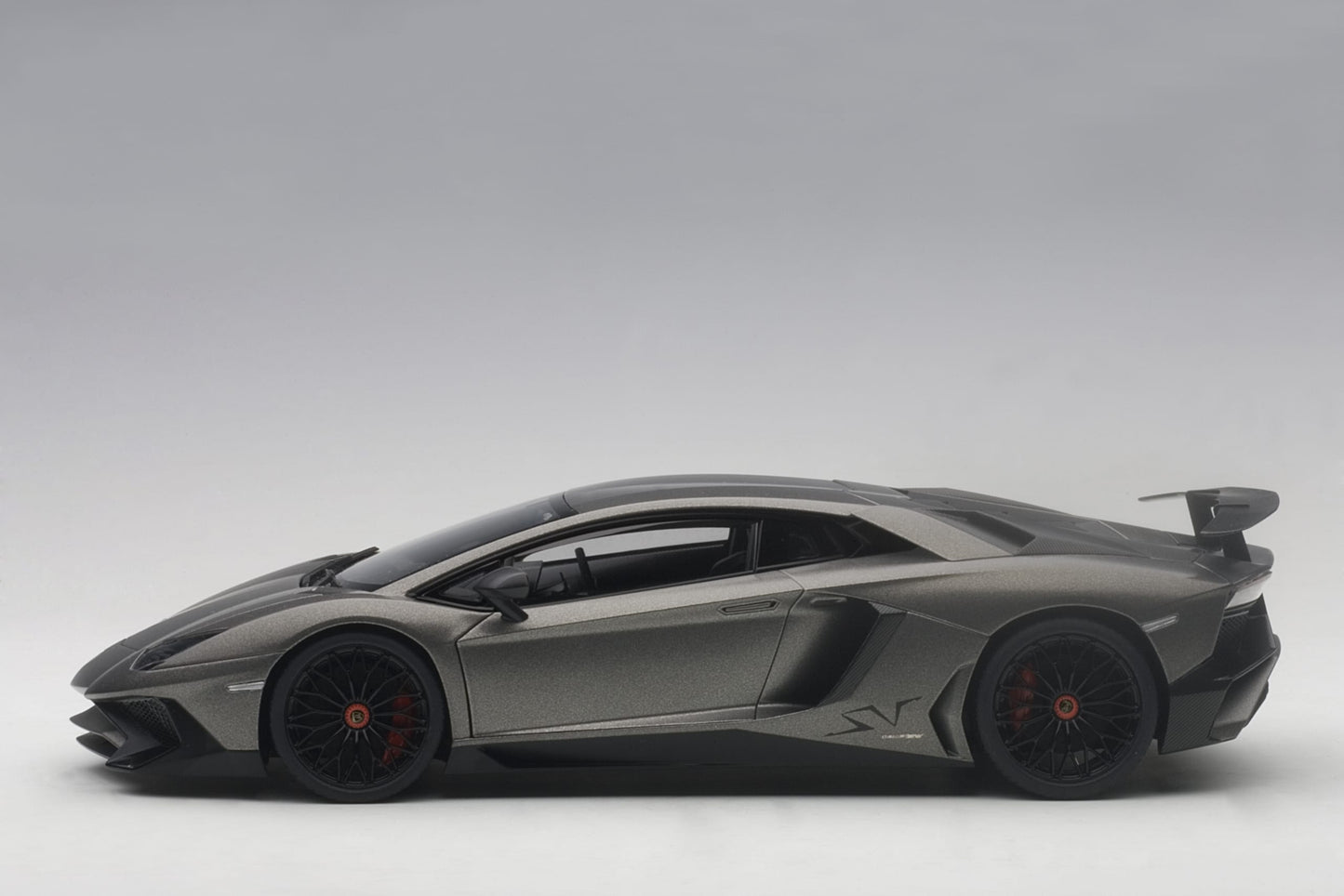 Macheta auto Lamborghini Aventador LP750-4 SV (2015) 1:18 AutoArt