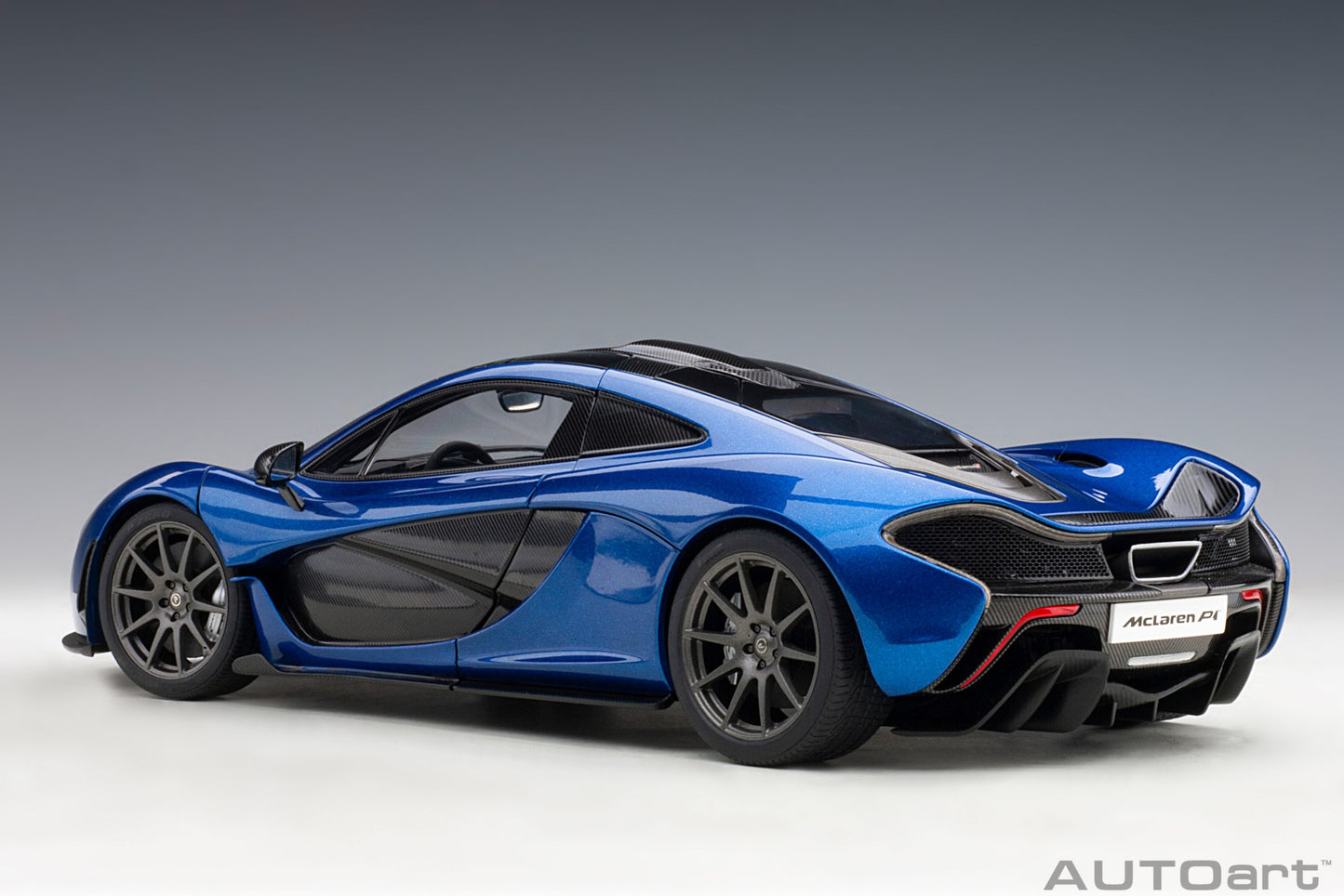 Macheta auto McLaren P1 (2013) 1:18 AutoArt