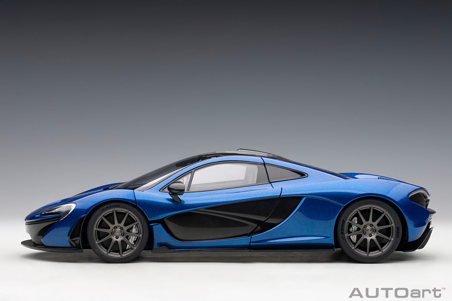 Macheta auto McLaren P1 (2013) 1:18 AutoArt