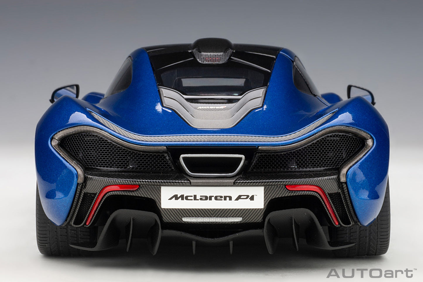 Macheta auto McLaren P1 (2013) 1:18 AutoArt