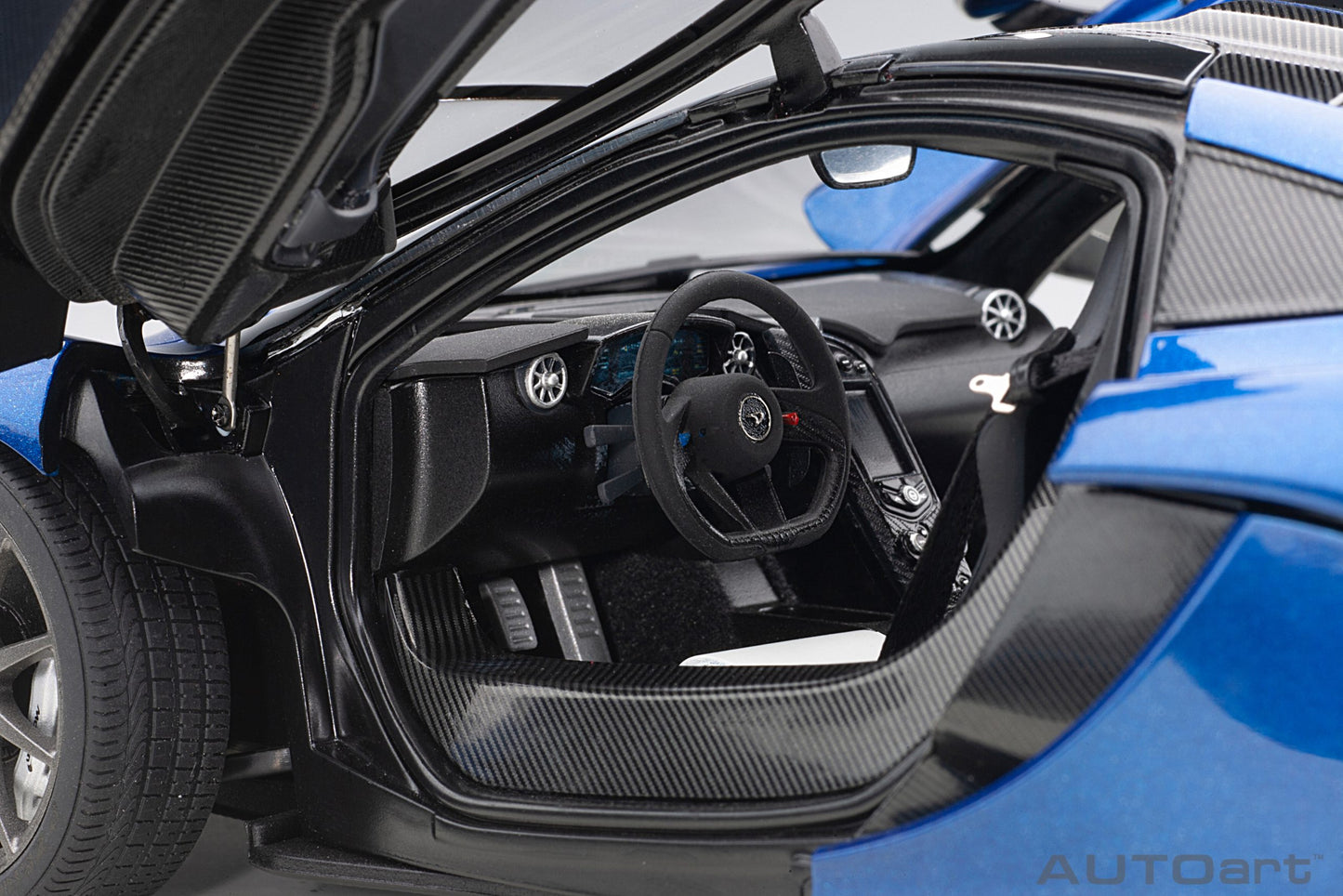 Macheta auto McLaren P1 (2013) 1:18 AutoArt