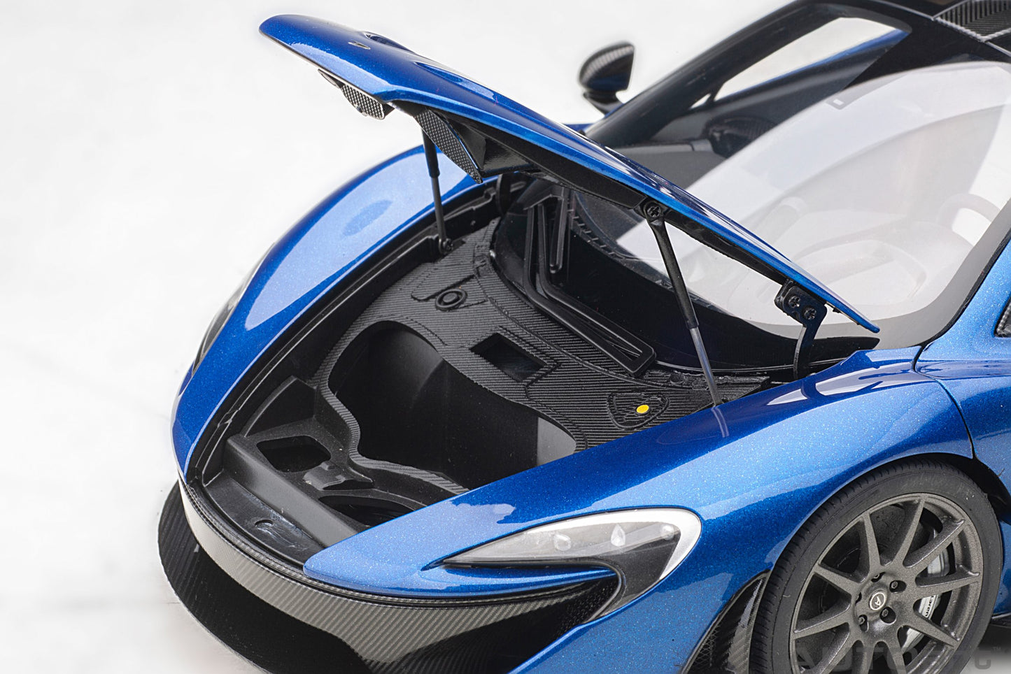 Macheta auto McLaren P1 (2013) 1:18 AutoArt