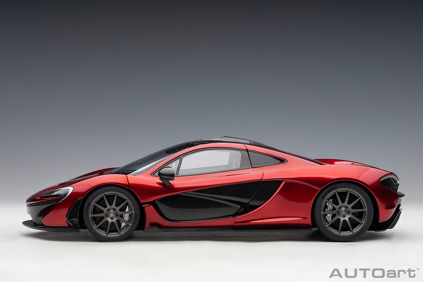 Macheta auto McLaren P1 (2013) 1:18 AutoArt