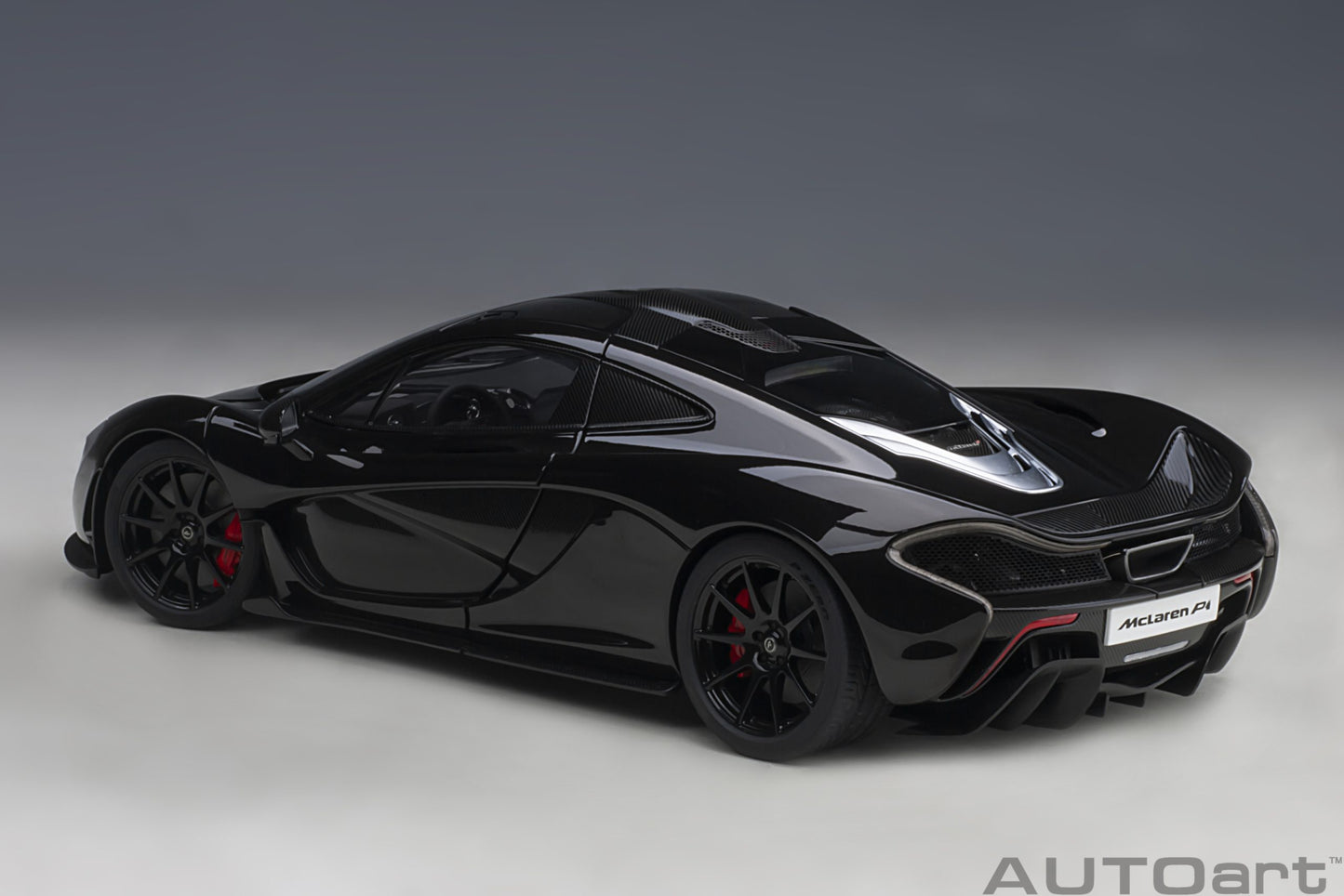 Macheta auto McLaren P1 (2013) 1:18 AutoArt