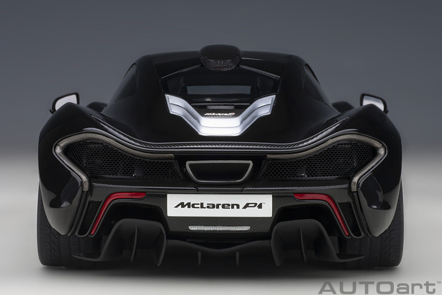 Macheta auto McLaren P1 (2013) 1:18 AutoArt