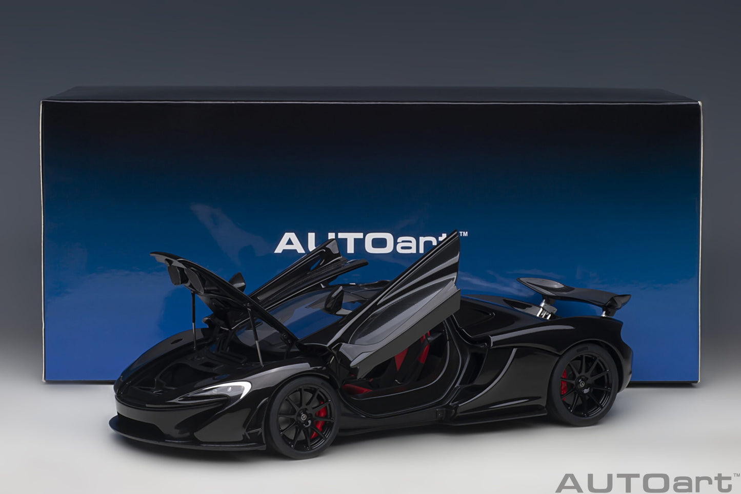 Macheta auto McLaren P1 (2013) 1:18 AutoArt