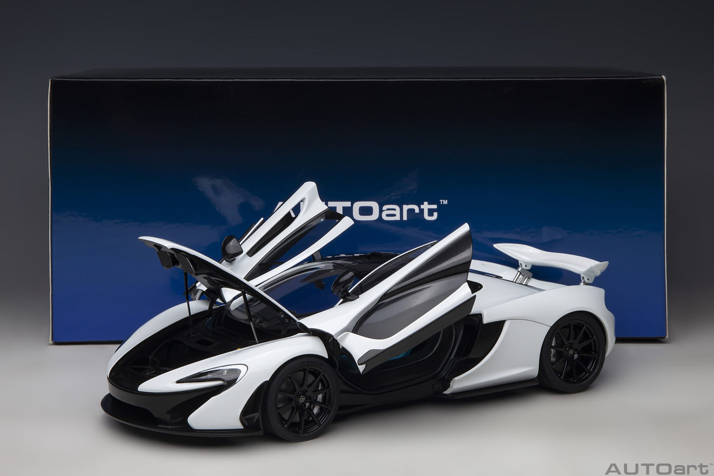 Macheta auto McLaren P1 (2013) 1:18 AutoArt