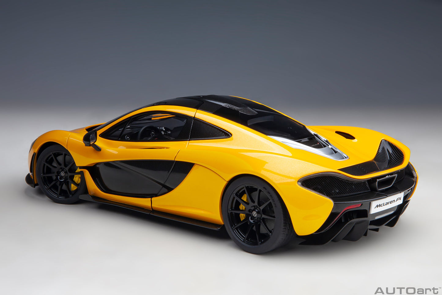 McLaren P1 (2013) 1:18 AutoArt model car