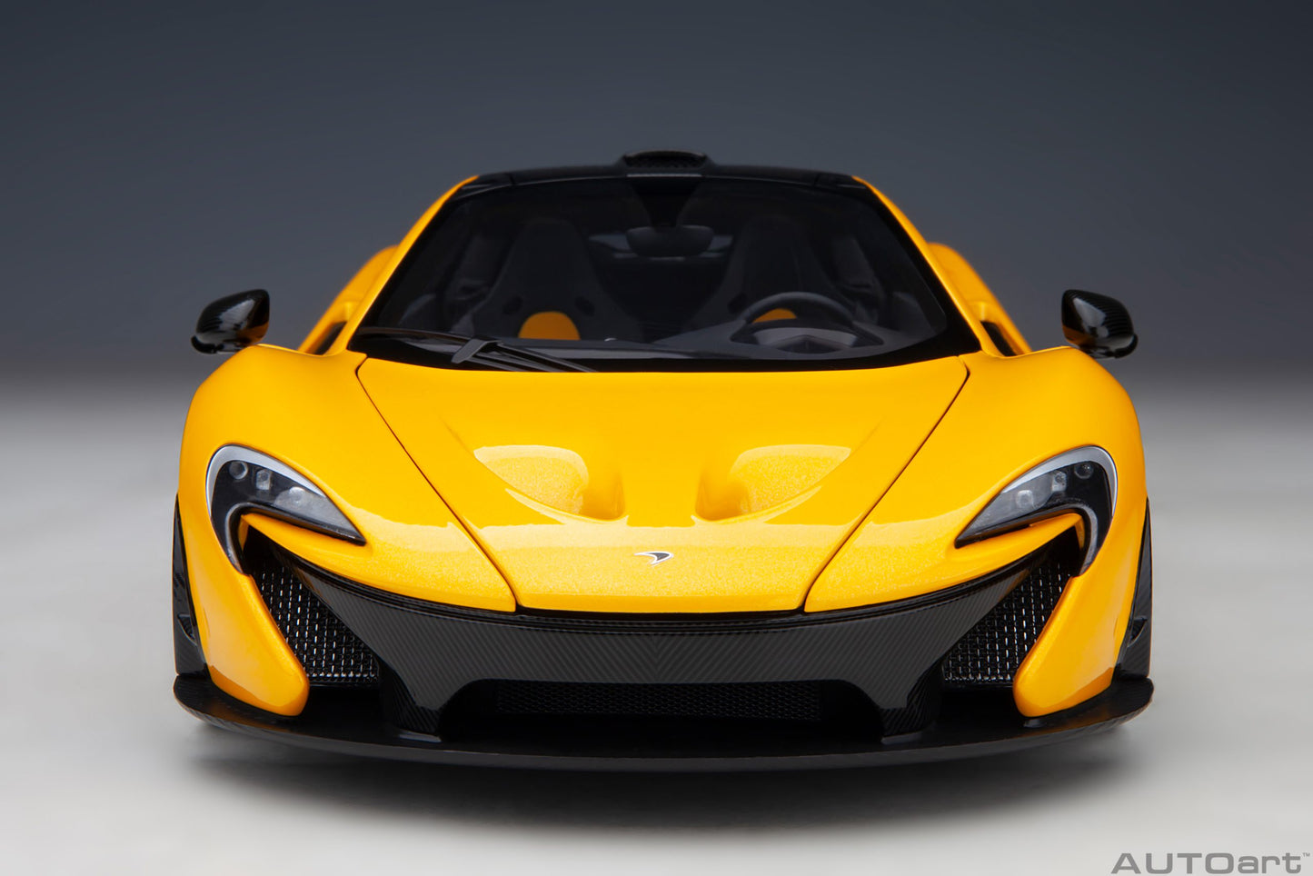 McLaren P1 (2013) 1:18 AutoArt model car