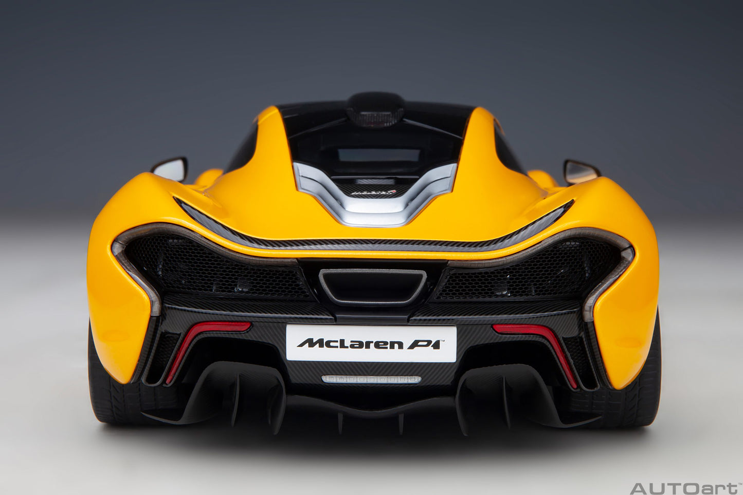 McLaren P1 (2013) 1:18 AutoArt model car