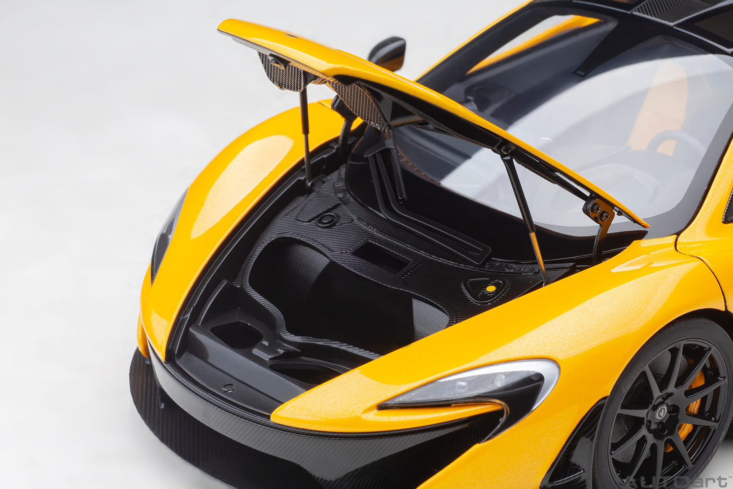 McLaren P1 (2013) 1:18 AutoArt model car