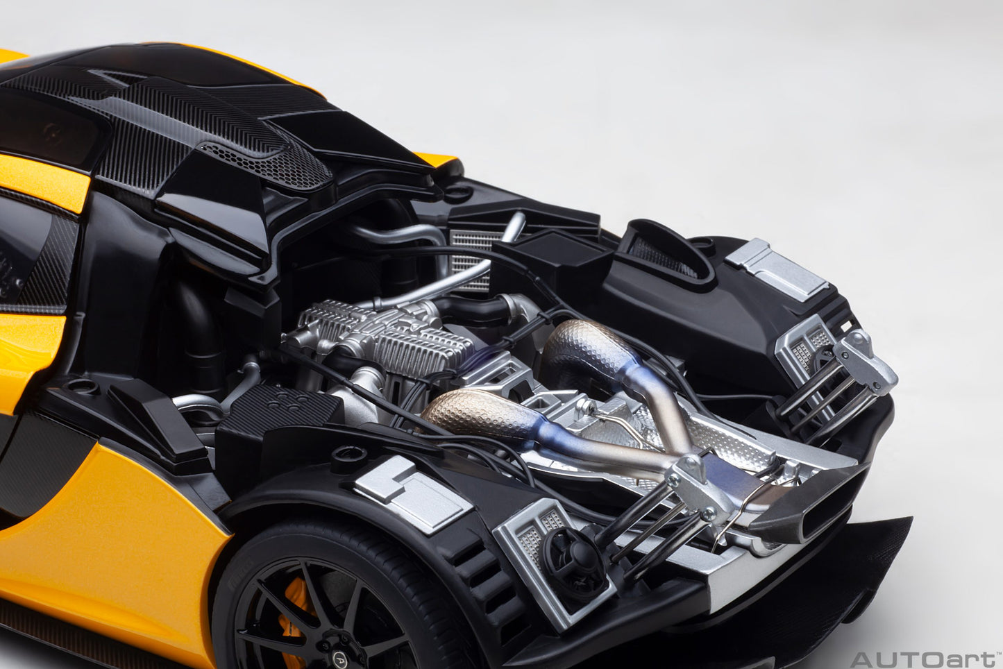 McLaren P1 (2013) 1:18 AutoArt model car