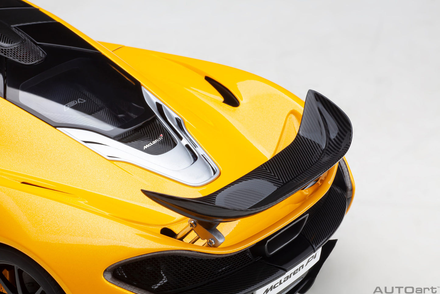 McLaren P1 (2013) 1:18 AutoArt model car