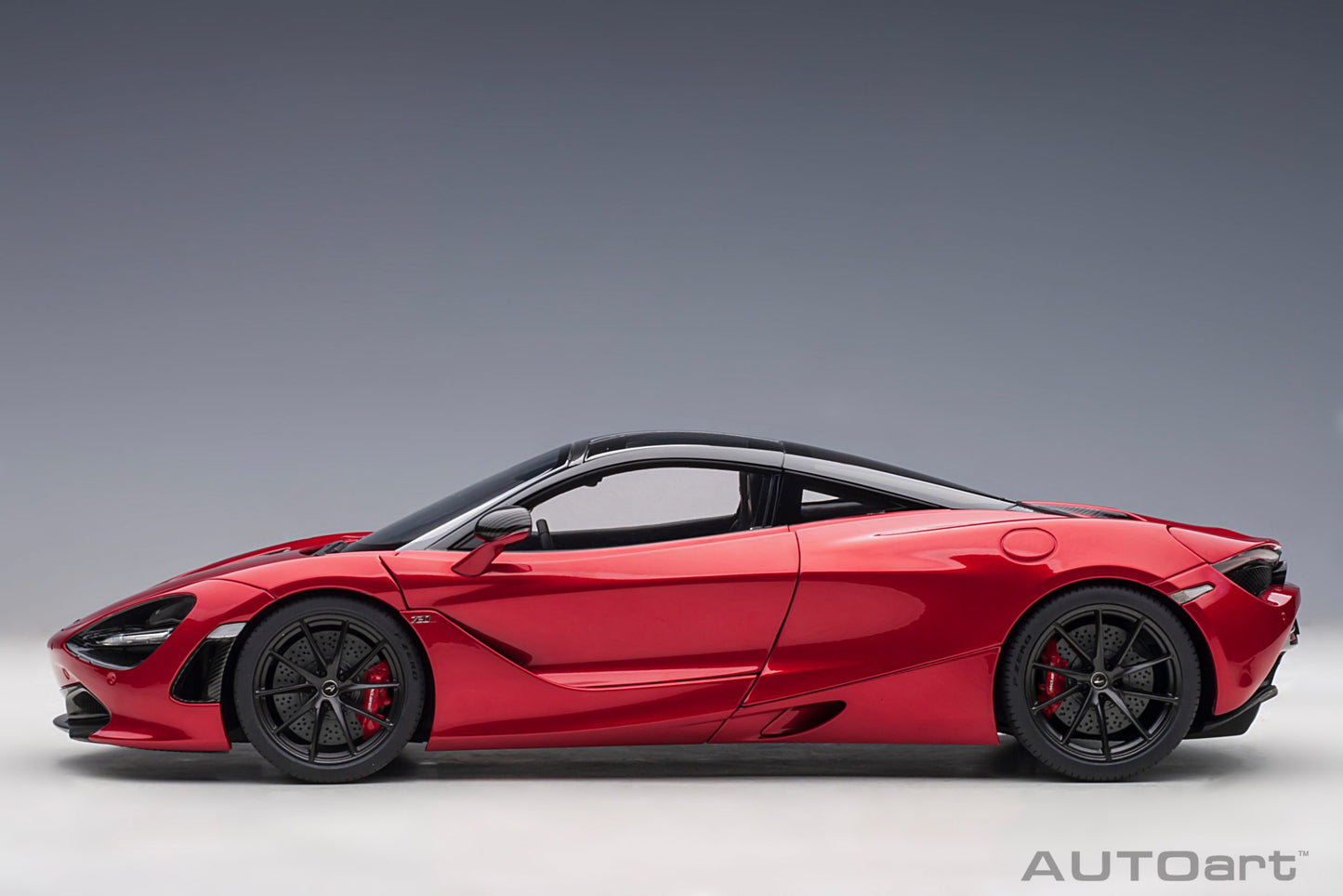 Macheta auto McLaren 720S (2017) 1:18 AutoArt