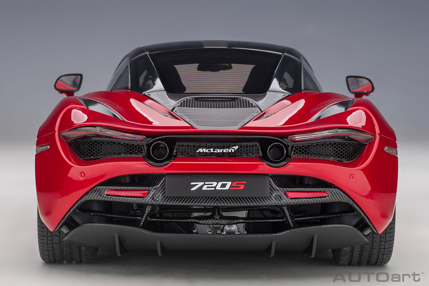 Macheta auto McLaren 720S (2017) 1:18 AutoArt