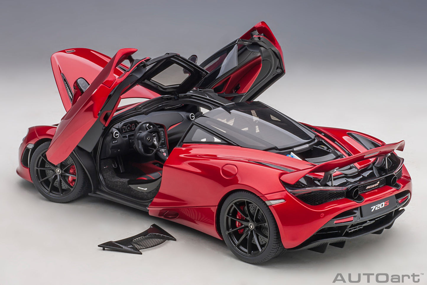 Macheta auto McLaren 720S (2017) 1:18 AutoArt