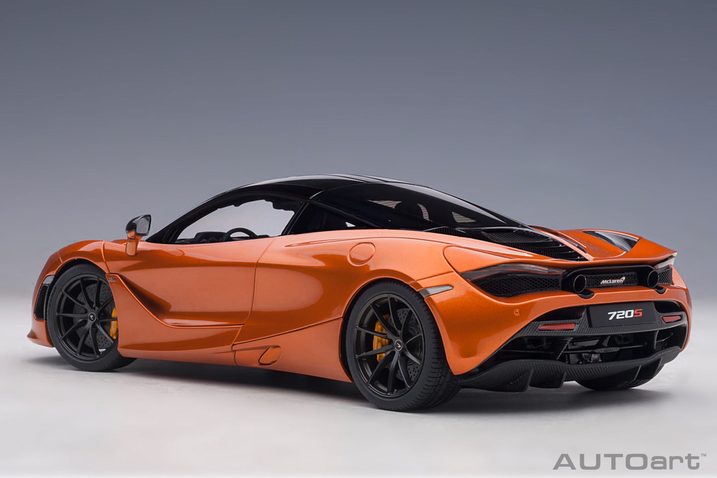 Macheta auto McLaren 720S (2017) 1:18 AutoArt