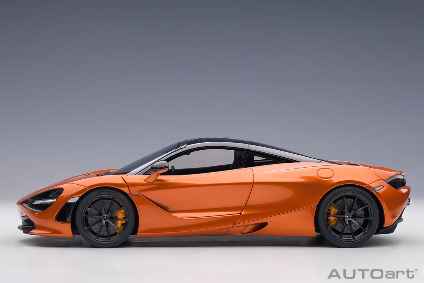 Macheta auto McLaren 720S (2017) 1:18 AutoArt