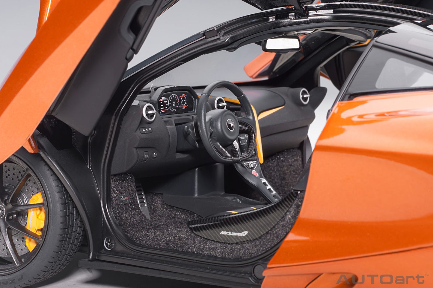 Macheta auto McLaren 720S (2017) 1:18 AutoArt