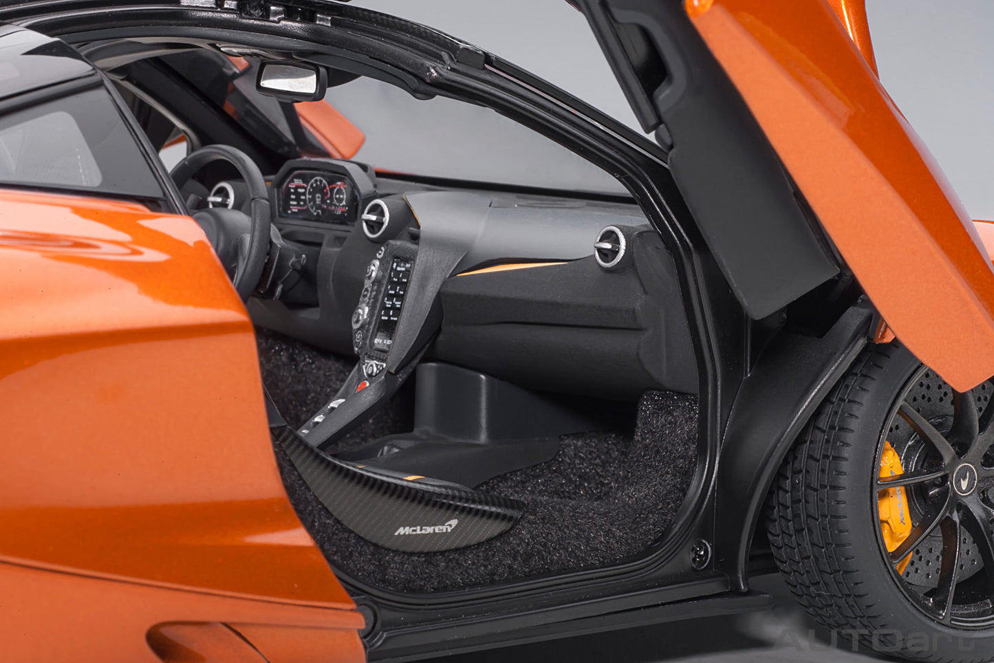 Macheta auto McLaren 720S (2017) 1:18 AutoArt