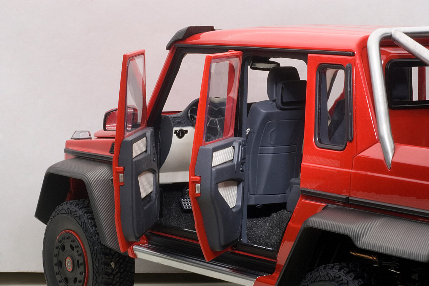 Macheta auto Mercedes-Benz G63 AMG 6×6 (2013) 1:18 AutoArt