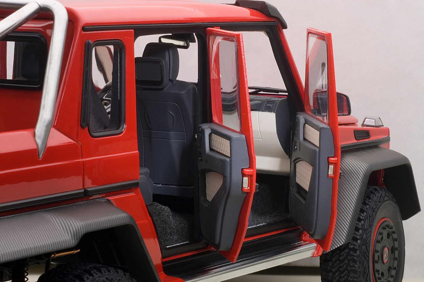 Macheta auto Mercedes-Benz G63 AMG 6×6 (2013) 1:18 AutoArt