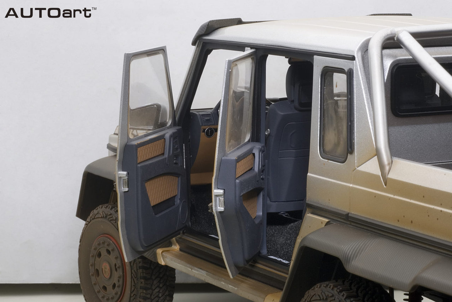 Macheta auto Mercedes-Benz G63 AMG 6×6 "muddy version" (2013) 1:18 AutoArt